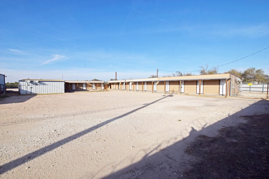 More Photos Of 305 E 57th St, Odessa Warehouse For Sale