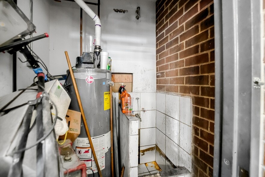 More Photos Of 3233-3241 W Cermak Rd, Chicago Auto Repair For Sale