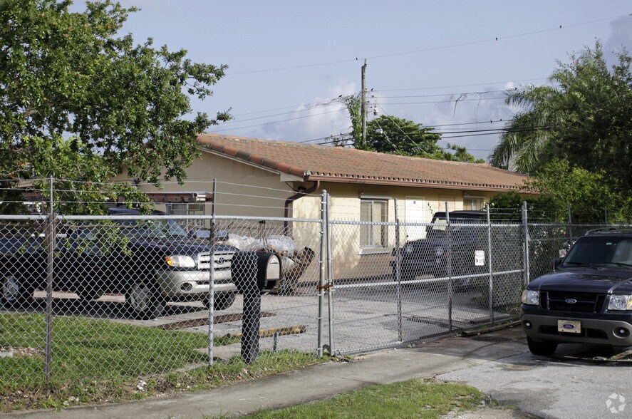 More Photos Of 4220 SW 71st Ave, Miami Office For Sale
