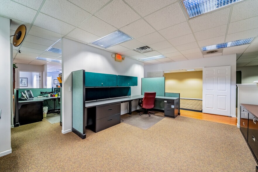 More Photos Of 4615-4621 S Wayne Rd, Wayne Storefront For Sale