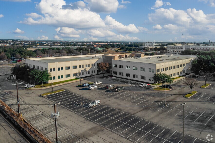More Photos Of 5859 Farinon Dr, San Antonio Office For Sale