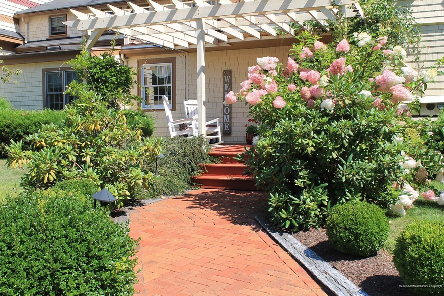 More Photos Of 15 Locke St, Kennebunkport Hospitality For Sale