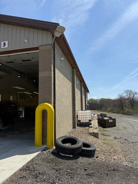 More Photos Of 4881 Pittsburgh Rd, Harrisville Light Distribution For Sale