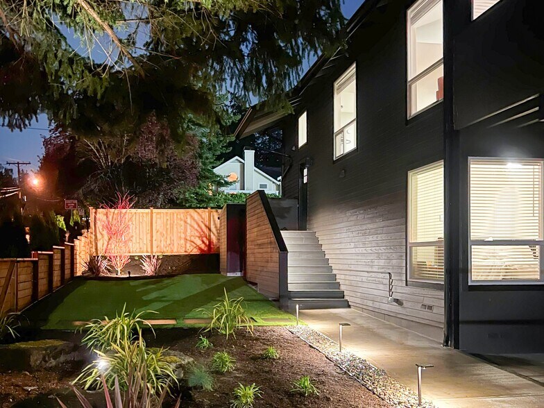 More Photos Of 906-910 6th St S, Kirkland Apartments For Sale
