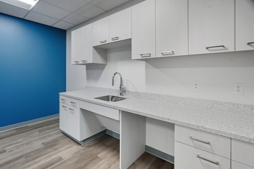 More Photos Of 315 Green St, Wrentham Distribution For Lease