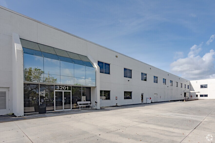 More Photos Of 3201 W Commercial Blvd, Fort Lauderdale Office For Lease