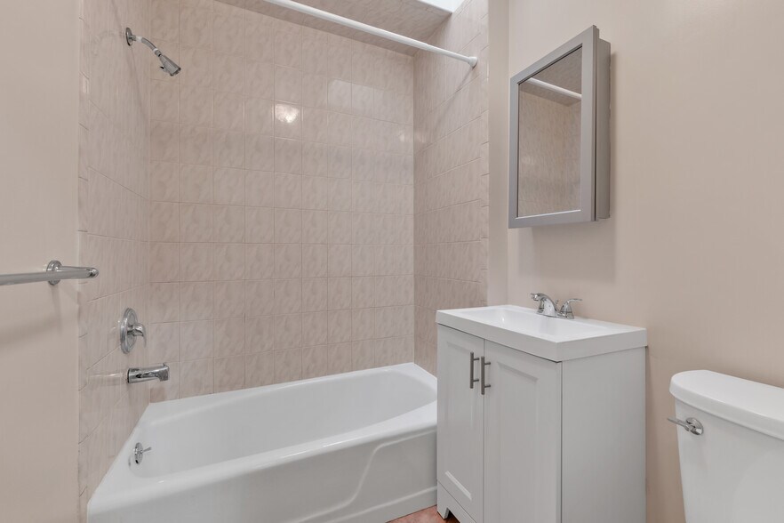 More Photos Of 322 Jericho Tpke, Floral Park Storefront Retail Residential For Sale