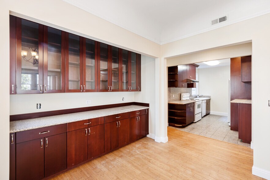 More Photos Of 1627-1631 Clay St, San Francisco Apartments For Sale