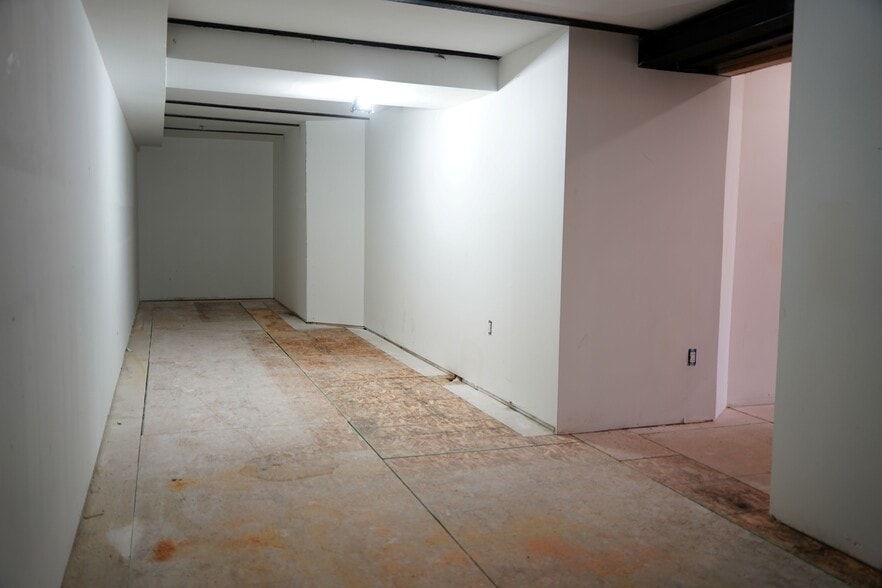 More Photos Of 2001 S 10th St, Philadelphia Storefront Retail Residential For Lease