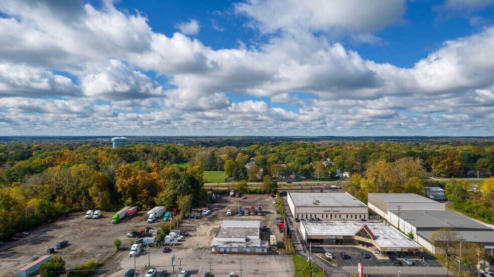 More Photos Of 800-820 Freeway Dr N, Columbus Office For Lease