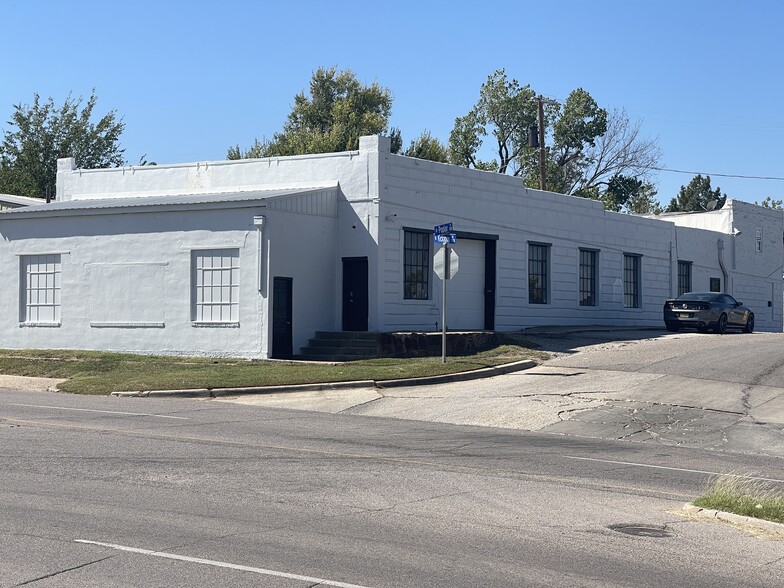 Primary Photo Of 1120 N Kickapoo Ave, Shawnee Contractor Storage Yard For Sale