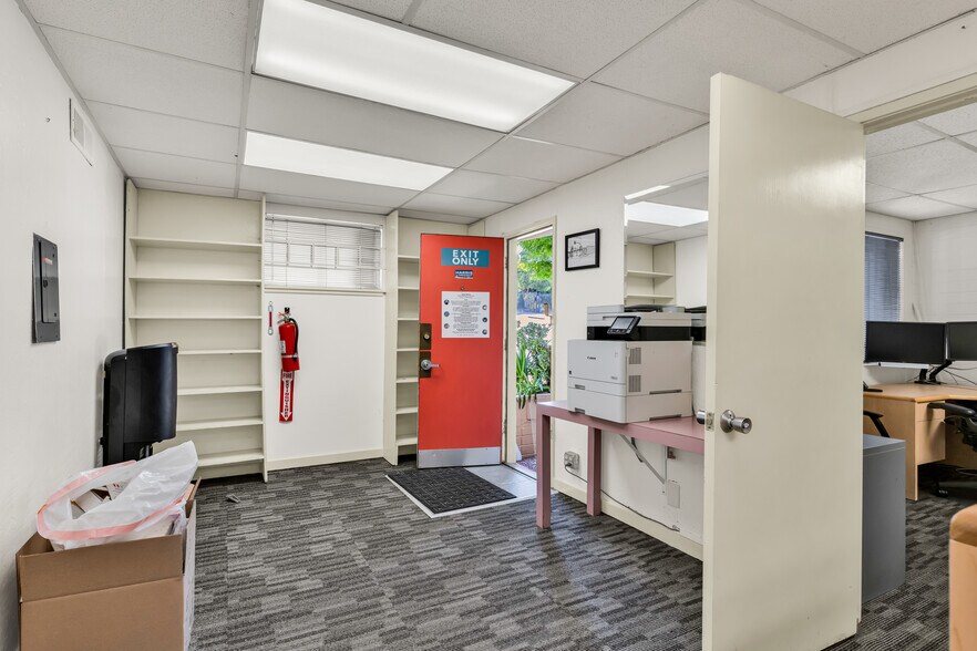 More Photos Of 7930 MacArthur Blvd, Oakland Medical For Sale