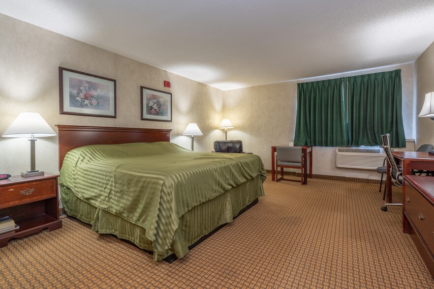 More Photos Of 1202 W Kansas Ave, Garden City Hotel For Sale