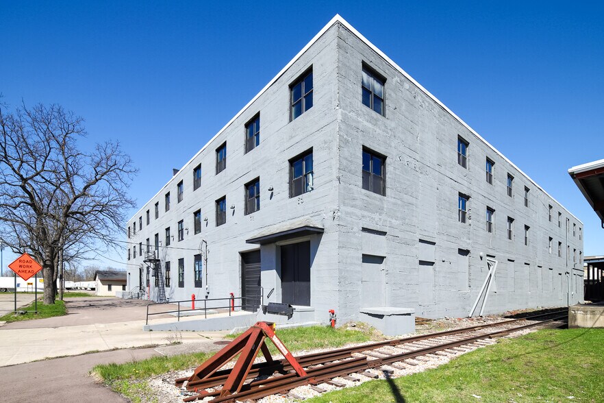 More Photos Of 1811 Factory St, Kalamazoo Manufacturing For Lease