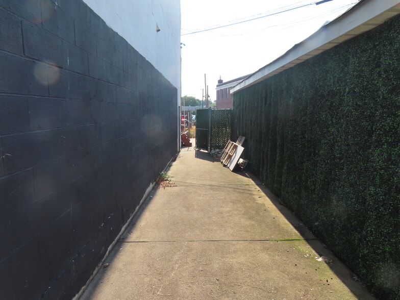 More Photos Of 65 Deer Park Ave, Babylon Storefront Retail Residential For Sale