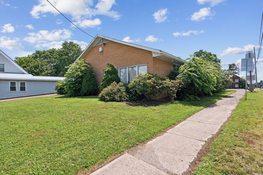 More Photos Of 2937 New Centerville Rd, Rockwood Storefront Retail Office For Sale