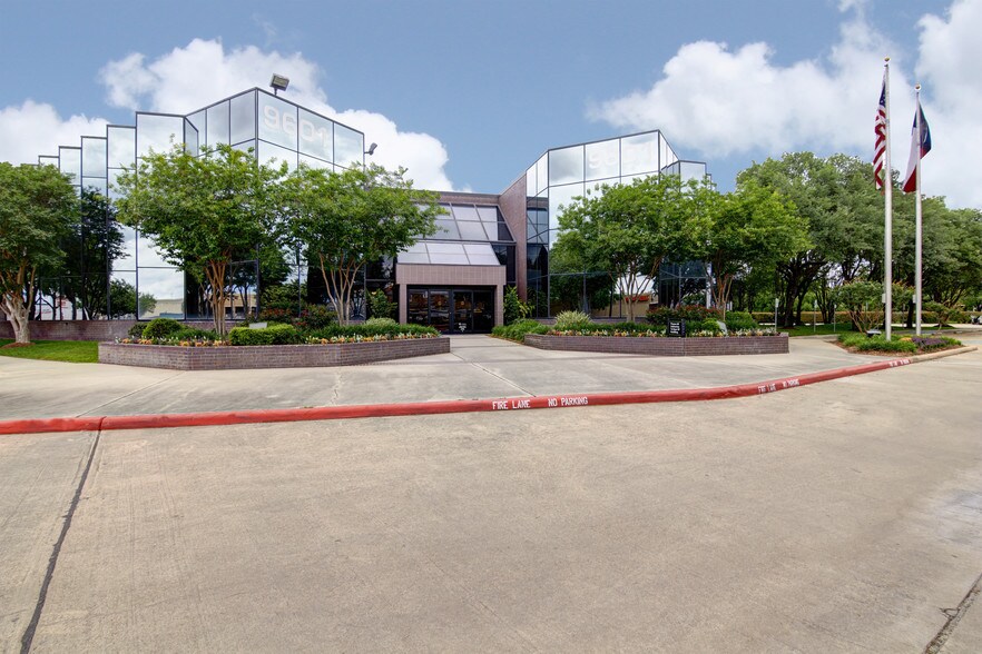 More Photos Of 9601 Jones Rd, Houston Office For Lease