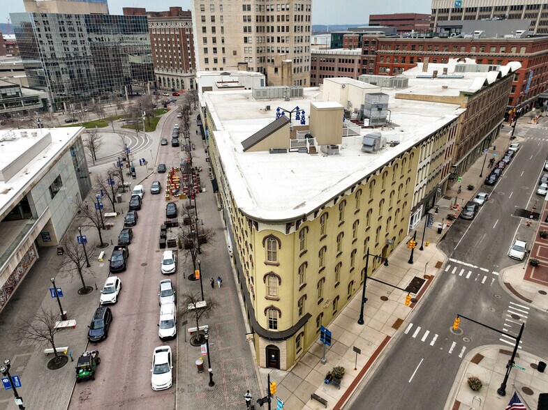 More Photos Of 100-110 Monroe Center St NW, Grand Rapids Office For Sale