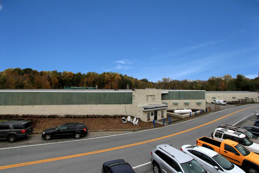 More Photos Of 112 Forge Hill Rd, New Windsor Township Warehouse For Lease