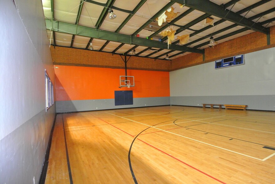 More Photos Of 2911 Brunswick Ave, New Bern Sports And Entertainment For Lease