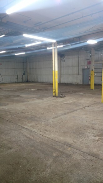 More Photos Of 2715 N 15th St, Sheboygan Showroom For Sale