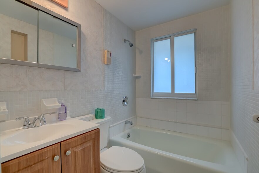 More Photos Of 8 SE 8th St, Fort Lauderdale Office For Lease