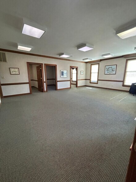 More Photos Of 300 Cedar Lakes Dr, Chesapeake Office For Sale
