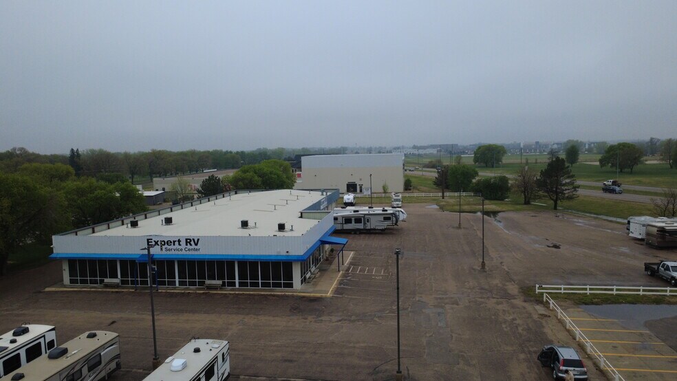 More Photos Of 3333 W Stolley Park Rd, Grand Island Service For Sale