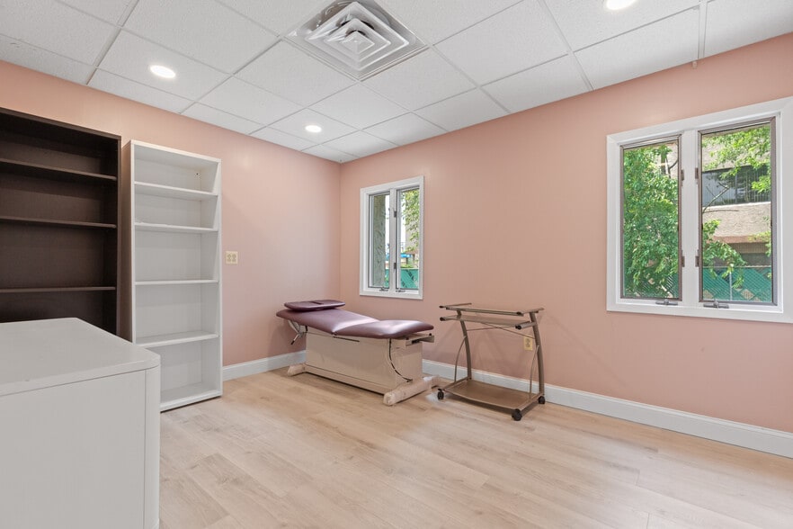 More Photos Of 1116 W Route 46, Parsippany Storefront Retail Office For Lease