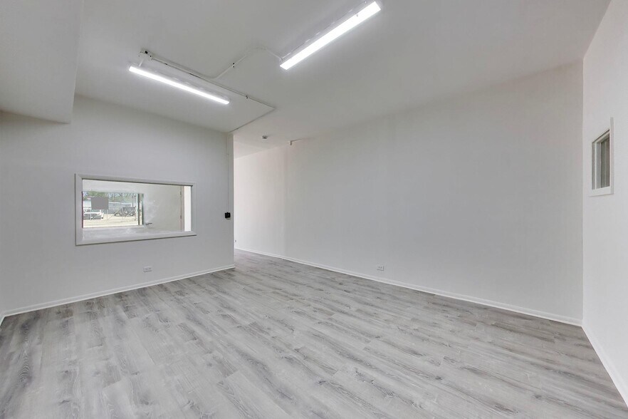 More Photos Of 1667-1675 Oakton St, Des Plaines Storefront For Sale