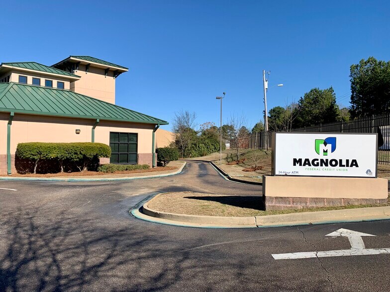 More Photos Of 139 Plaza Dr, Brandon Bank For Sale