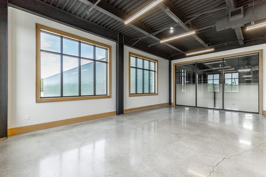 More Photos Of 5402 Ooltewah Ringgold Rd, College Dale Flex For Lease
