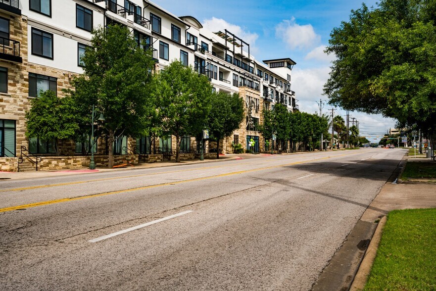 More Photos Of 127 E Riverside Dr, Austin Apartments For Lease