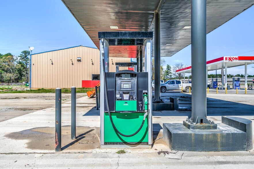 More Photos Of 22263 US Highway 59 N, Queen City Service Station For Sale