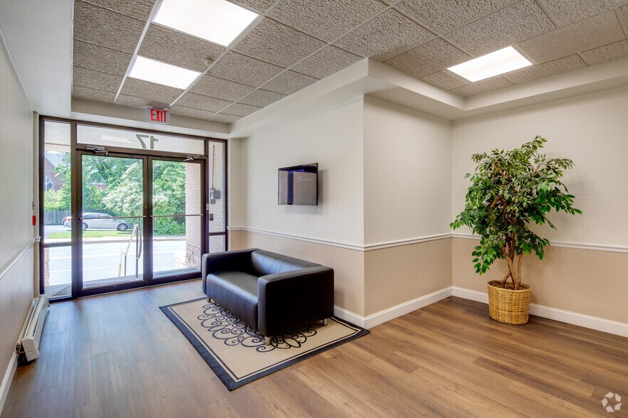 More Photos Of 17 W Jefferson St, Rockville Coworking Space