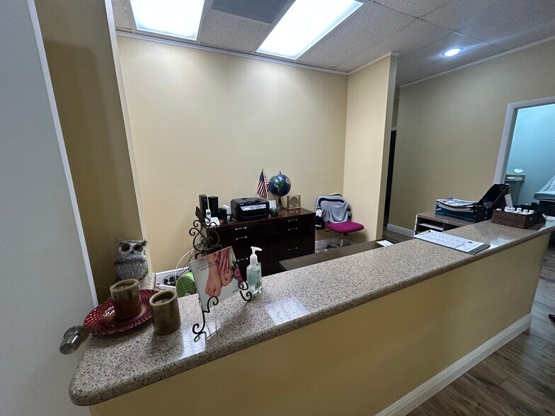 More Photos Of 3226-3230 W Kennedy Blvd, Tampa Storefront Retail Office For Sale