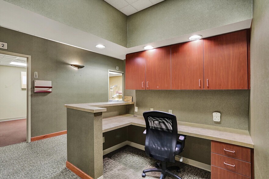 More Photos Of 711 W Gardner Dr, Marion Medical For Sale