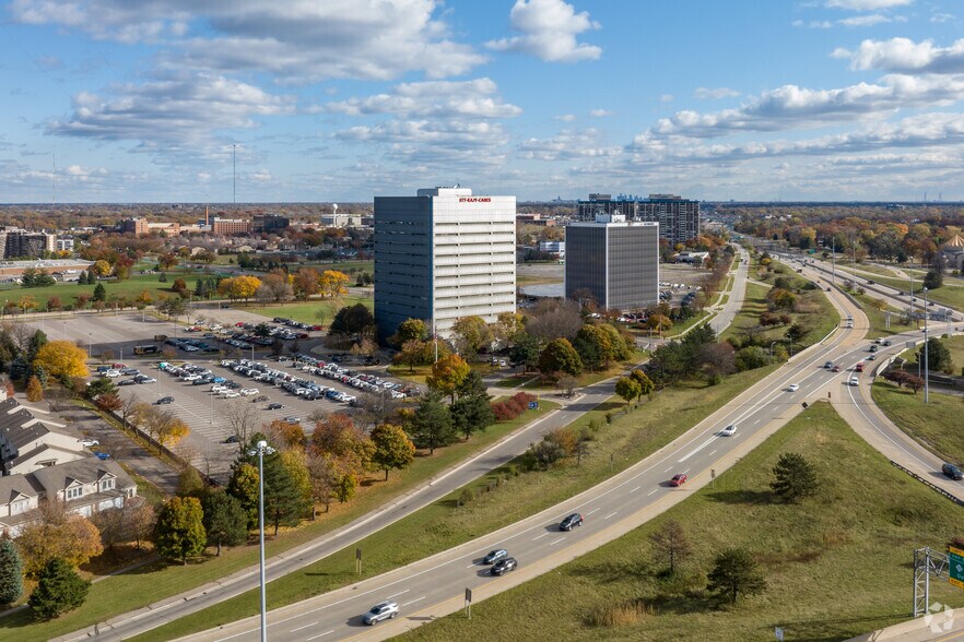 More Photos Of 18000 W Nine Mile Rd, Southfield Office For Lease