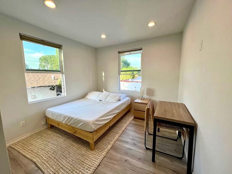 More Photos Of 3121 Silver Lake Blvd, Los Angeles Apartments For Sale