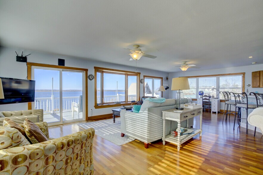 More Photos Of 3691 Main St, Chincoteague Marina For Sale