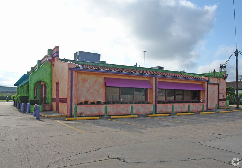 More Photos Of 335 I-10, Beaumont Restaurant For Sale