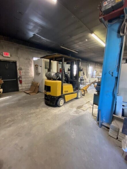 More Photos Of 3295 Royal Ave, Oceanside Warehouse For Sale