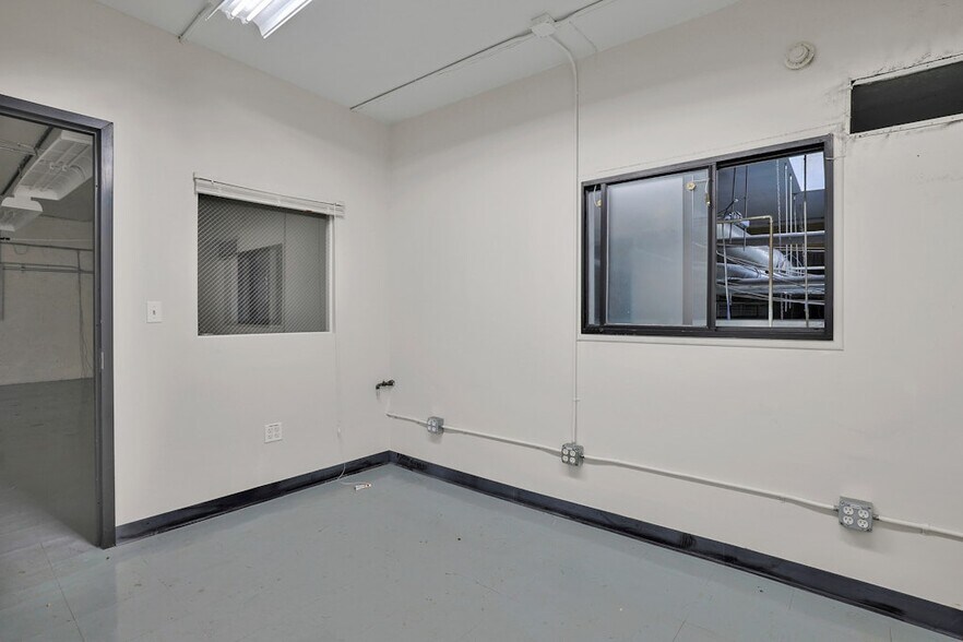 More Photos Of 1 Lawton St, Yonkers Manufacturing For Sale