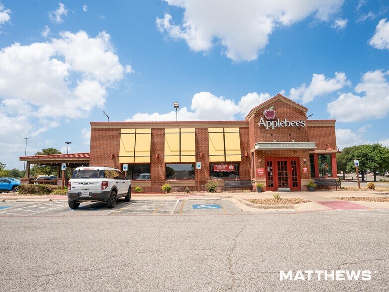 Primary Photo Of 2700 Parker Rd, Round Rock Restaurant For Sale