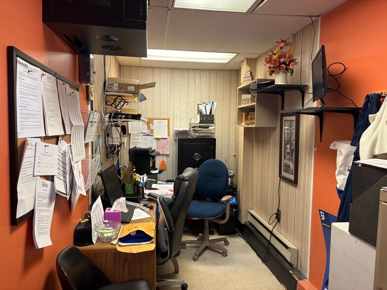 More Photos Of 1202 NW 4th St, Grand Rapids Freestanding For Sale