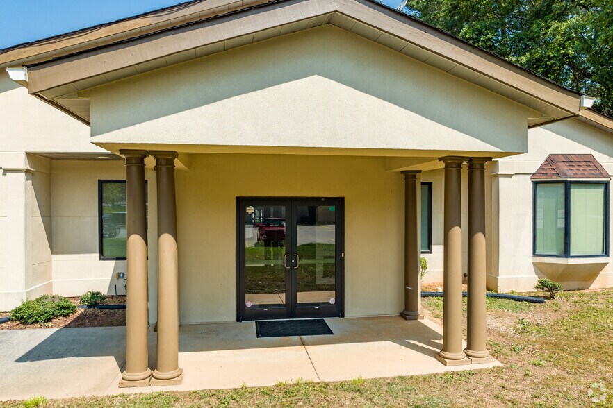 More Photos Of 7446 Covington Hwy, Lithonia Medical For Sale