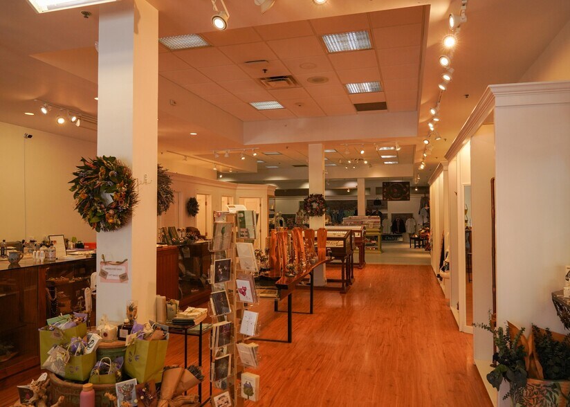 More Photos Of 199 Main St, Falmouth Storefront For Sale