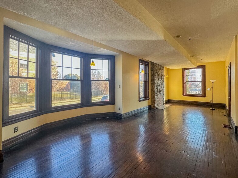 323 Erskine St, Detroit, MI 48201 Retail For Lease