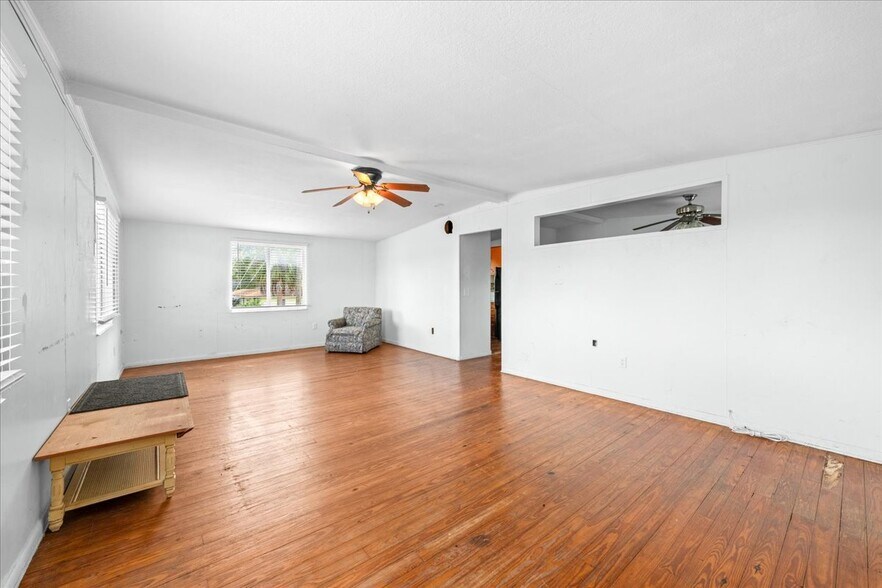 More Photos Of 5812 Missouri Ave, New Port Richey Flex For Sale