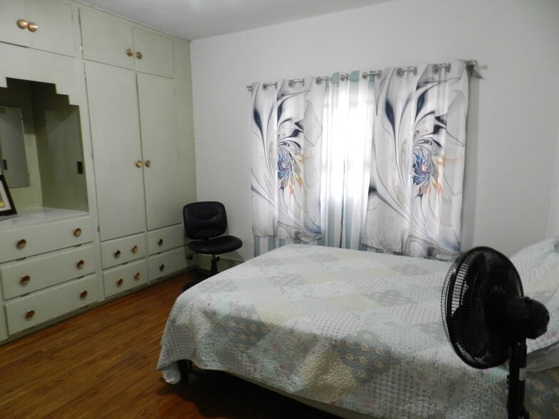 More Photos Of 104 Challis St, Salmon Warehouse For Sale